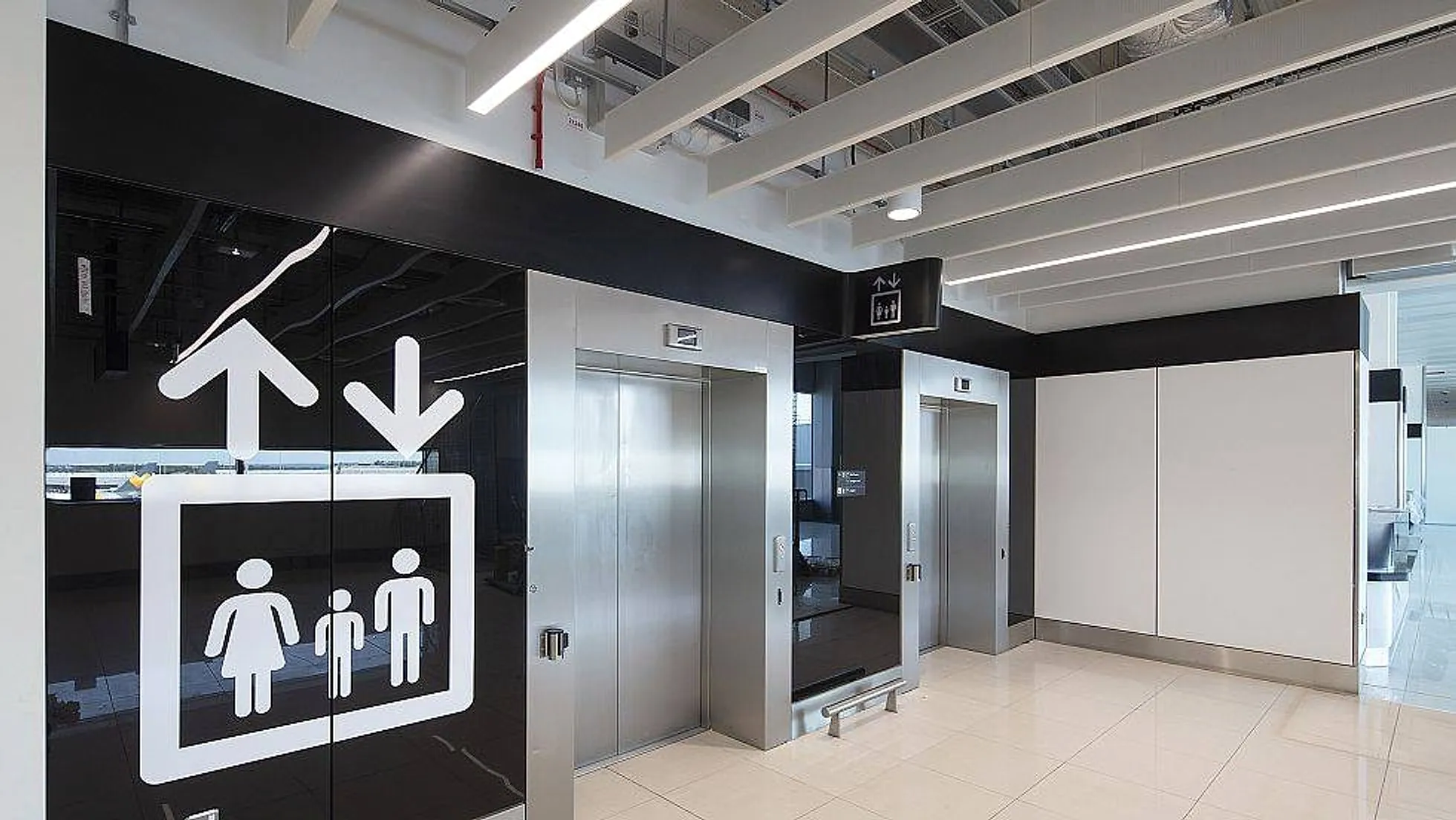 Manchester Airport Terminal 2 — image 3